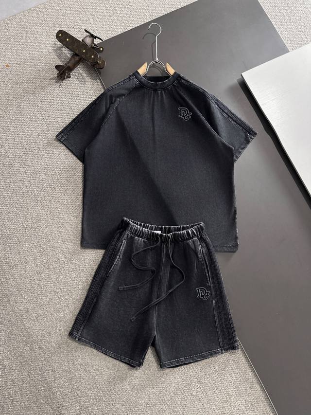 隔天出货 Dior 迪奥 高品质 2025春夏新款松紧带休闲重工水洗套装，蜡染牛肚吸汗透气，专柜定制面料 透气舒适度高，细节无可挑剔，品牌元素设计理念，体现高品
