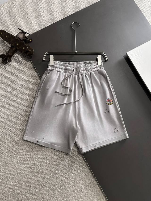隔天出货 高品质 Moncler 蒙口 2025春夏新款松紧带休闲净色宽松短裤，裤脚下摆二本针锁边，针脚细密牢固，专柜定制面料 透气舒适度高，细节无可挑剔，品牌