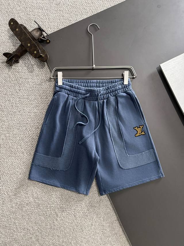 隔天出货 高品质 Louis Vuitton 路易威登Lv 2025春夏新款松紧带休闲净色宽松短裤，裤脚下摆二本针锁边，针脚细密牢固，专柜定制面料 透气舒适度高