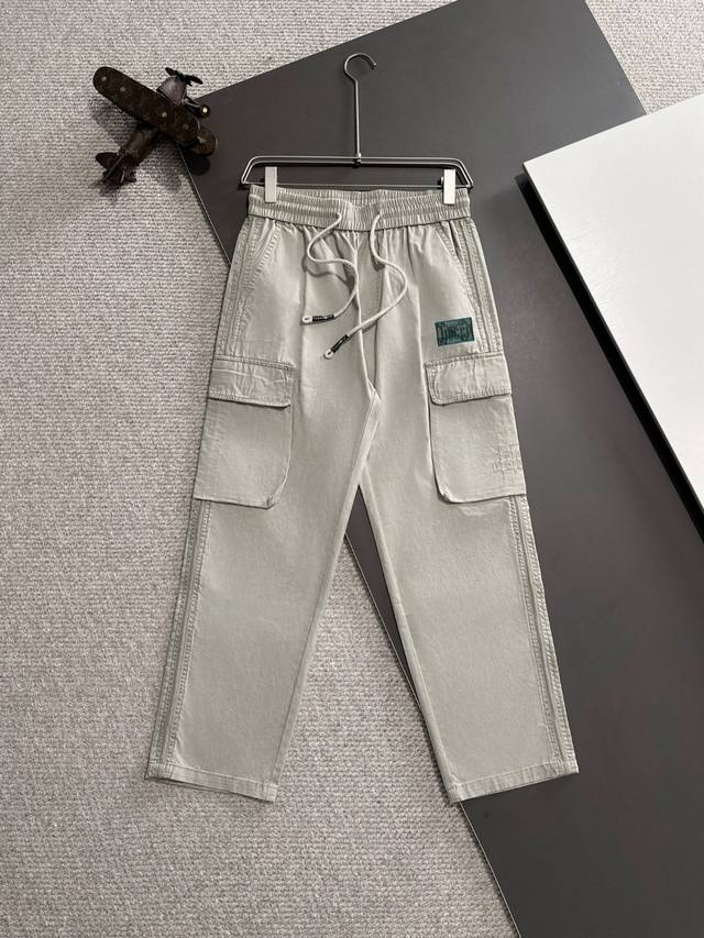 隔天出货 Gucci 2025春夏新款松紧带休闲裤，薄款专柜定制面料 透气舒适度高，细节无可挑剔，品牌元素设计理念，体现高品质。手感细腻柔软！呈现休闲裁剪，上身
