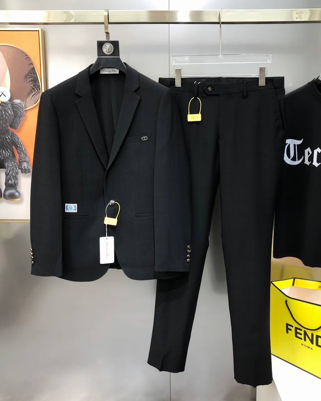 整套售卖不拆 D*Or 迪奥2025早春新款原单男士商务休闲西装套装 西服外套西裤 格子纹路官网同步售卖 高端定制 时尚百搭 爆款胸前Logo标设计 采用原版进