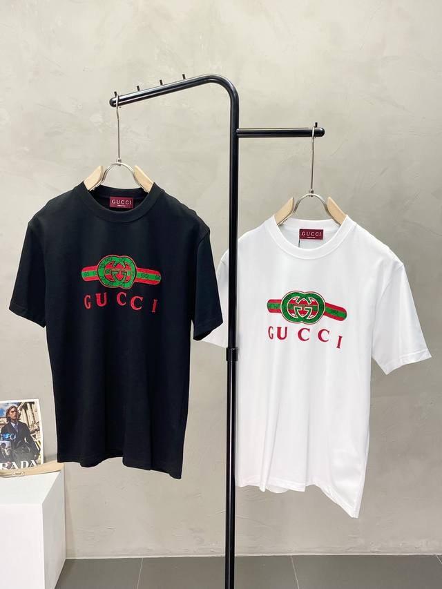 Gucci古驰独家专供新款原单男士休闲短袖 高端定制 高版本 时尚百搭爆款进口面料 手感超柔软细腻 穿着亲肤舒适 高端精品 代工厂P精细做工 上身非常赞 男士必
