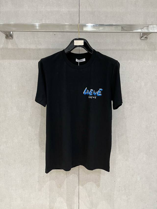 罗意威 手绘 * 25Ss春夏新款首发专柜最新款短袖圆领T恤 高端订制 设计前卫时尚！品牌Logo重工艺设计 高端定制230克面料.手感柔软.穿着舒适.专柜级别