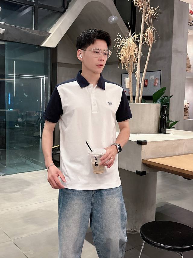 阿玛尼 高端货商务 白领 单位人士必入单品！ 休闲商务翻领短袖，科技面料，体感非常棒，手感顺滑质感很棒！弹性好，无任何束缚感，面料自带透气网孔，吸湿排汗，速干保