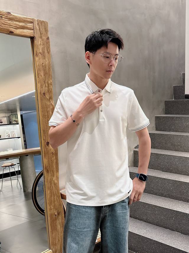 Tf 高端货商务 白领 单位人士必入单品！ 休闲商务翻领短袖，科技面料，体感非常棒，手感顺滑质感很棒！弹性好，无任何束缚感，面料自带透气网孔，吸湿排汗，速干保持
