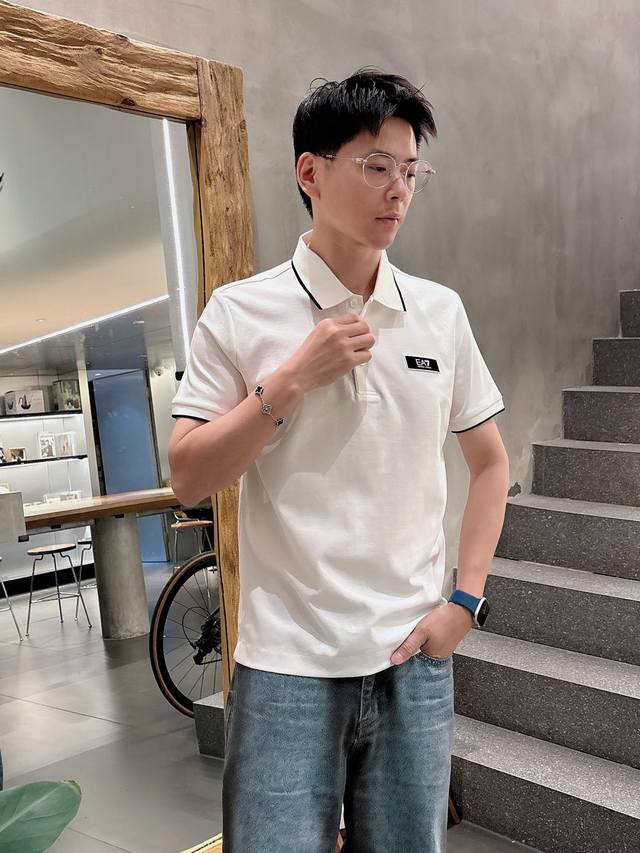 阿玛尼 高端货商务 白领 单位人士必入单品！ 休闲商务翻领短袖，科技面料，体感非常棒，手感顺滑质感很棒！弹性好，无任何束缚感，面料自带透气网孔，吸湿排汗，速干保
