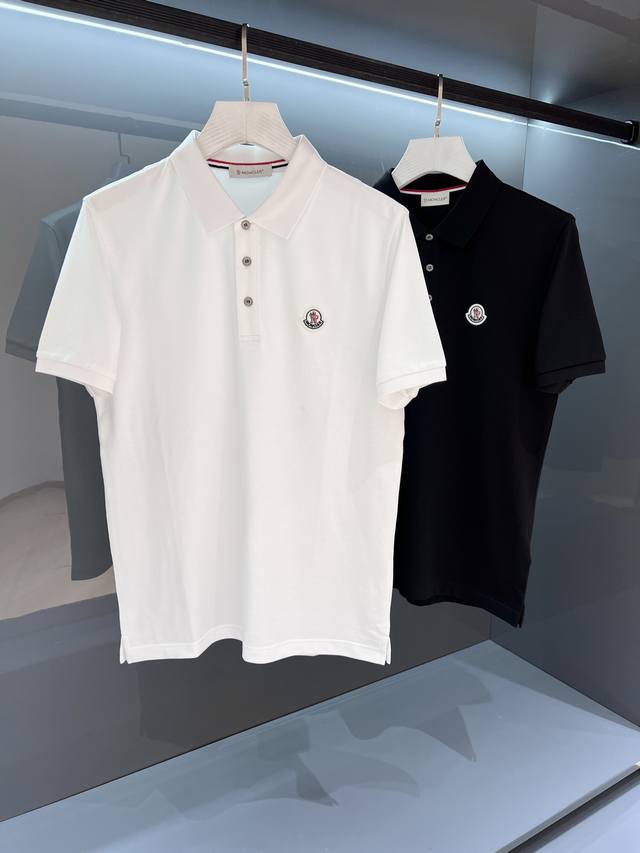 新品 Mon*Cl*R 蒙系2025春夏新品 Mon徽标男士翻领Polo衫短袖T恤 经典的Polo衫一件必不可少。对于崇尚休闲而又不失风格的人来说更是必备款.翻