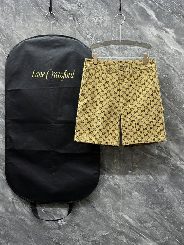 Gu2025春夏季新款休闲高品质提花短裤 超高端品质工艺制作而成，原版复刻、经典双G满身Logo。整体提花最新字母Logo图案设计，时尚都市 ，居家旅行首选！