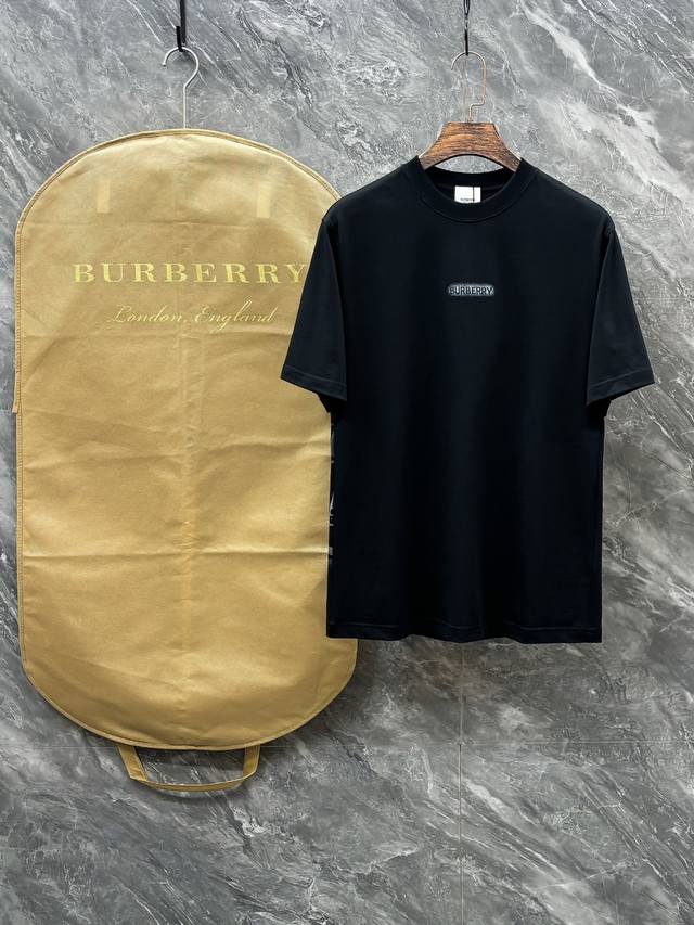 Burberry# 2025春夏新款圆领 首发专柜最新款短袖圆领T恤 高端订制 设计前卫时尚 品牌Logo重工艺设计 高端定制原版面料 手感柔软 上身穿着舒适