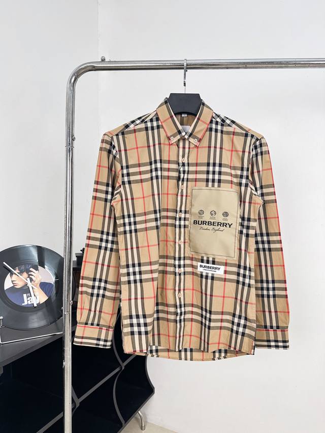 款号# Burberry巴宝莉Fw格子标签贴布新款休闲情侣衬衫长袖 最高版本！经典格子元素+对位裁剪！前胸进口机器定做1:1高密度章仔+织麦！ 辅料：开模原版过