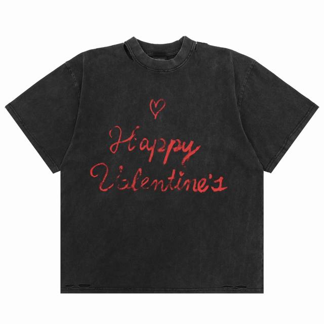 balenciag* 巴黎世家 Lovey爱心印花廓形短袖 复古平纹针织面料 正面和衣袖饰标识爱情宣言涂鸦 做旧水洗褪色效果 廓形裁剪 码数Xs-L