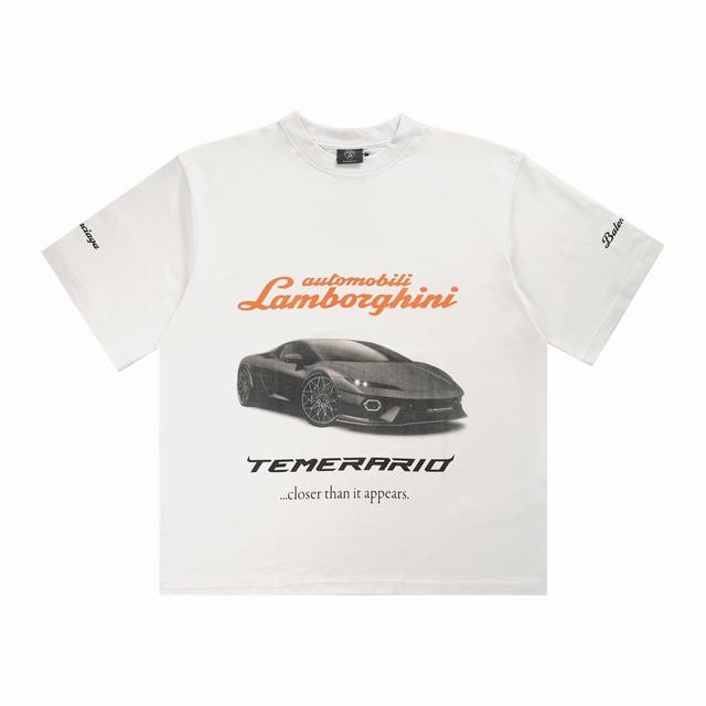 balenciag* 2025Ss 最新款兰博基尼合作款短袖 定织定染纯棉面料 260G全棉舒适透气 只有进口浆料才能做到黑灰自然过渡的效果 而且印花很透气很薄