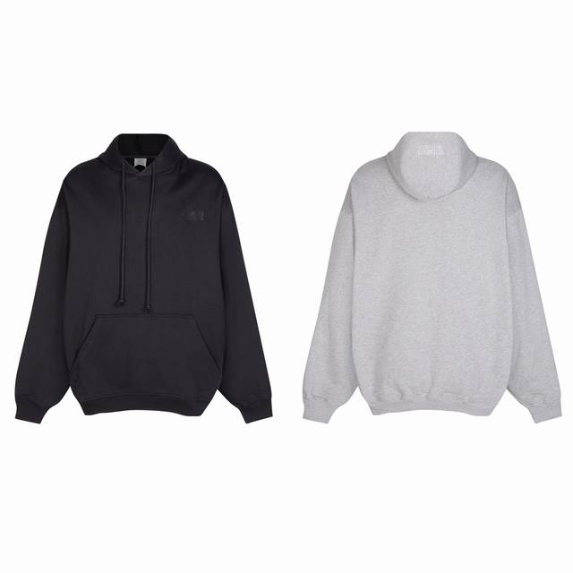V123 连帽卫衣 Vetements 23Ss 新款纯色 前胸Logo刺绣'重磅毛圈连帽卫衣 采用480克重紧密单股纯棉面料及配套螺纹，不易变形不易缩水，整体