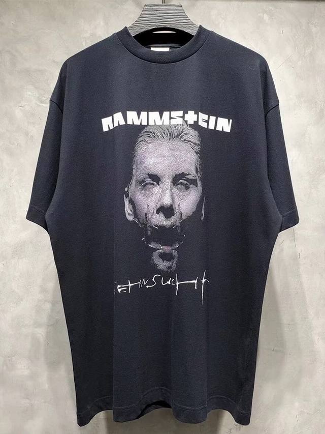 V05 顶配版 Vetements 外网Ins经典爆款单品德国战车反战印花短袖！ 采用260克纯棉双纱爽滑面料和配套螺纹，已做预缩工艺，值得一提的是，前胸图案采