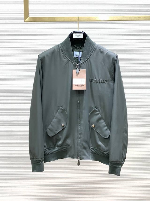 特价不退换 码数M 1件，Burberry 巴宝莉，春季最新品，专柜同步有售，原单狠货，时尚休闲夹克外套，进口原版面料，上身舒适透气，顶级刺绣工艺字母图案装饰L