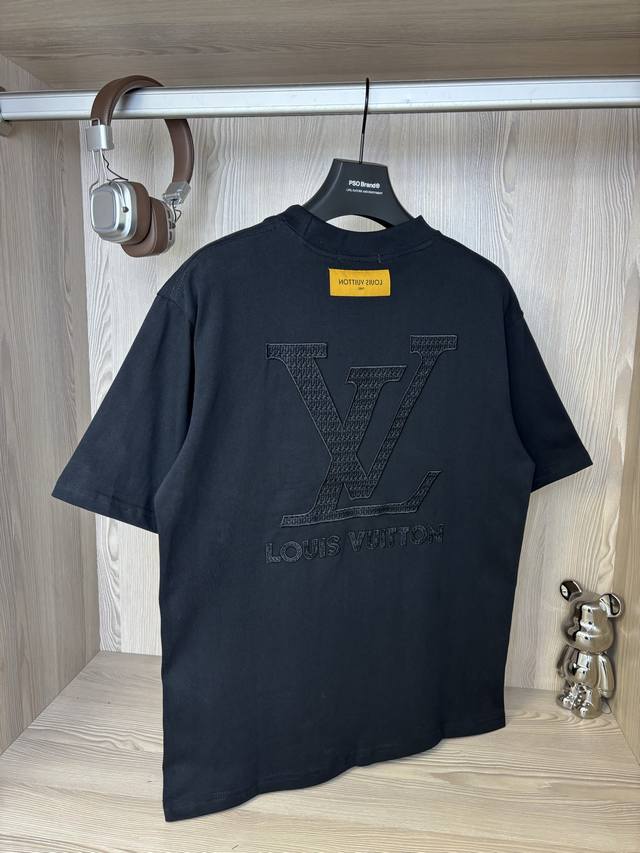 款号：Dc69# Louis Vuitton 路易威登重工浮雕编织刺绣字母短袖T恤 280克纯棉双砂面料 所有面料均已提前做过缩水 品质第一 所见即所得 不会洗