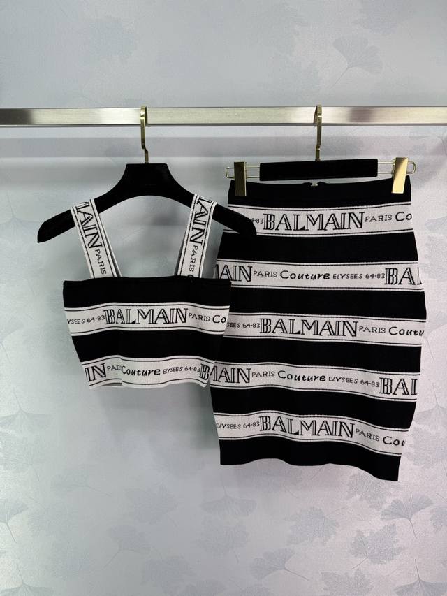 巴尔Balmai*字母条纹挂脖套装，包含吊带上衣和半裙，经典时尚。完美适合各种身材。1色3码Sml。T226B