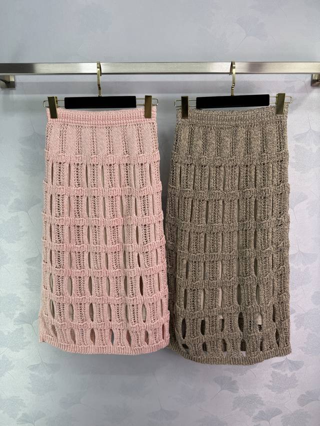Chane*独家首发原单品质，Coco绝美小仙女25S春夏新品！张子枫同款！色彩夏日度假氛围感穿搭！白富美神器！重工艺缕空勾花编织工艺长裙。气质奢华又高级。经典