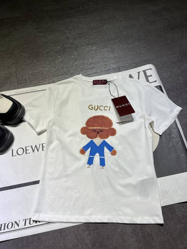 pp Gucc* 25Ss春夏新款 卡通趣味泰迪印花短袖T恤丨独家高版出品！设计感十足 干净又清爽 满满的青春活力 真的狠难不爱啊！凹起造型来妥妥的好看经典的小