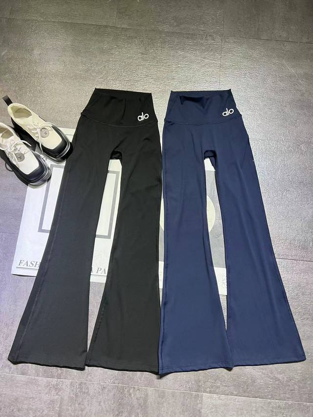 pp 爆款喇叭芭比裤出货，镭射款，上身超级无敌显腿长，辣妹必备，丸美搭配，高版本，完啦完啦，两色都很喜欢[捂脸][捂脸]，自留款两色Sml