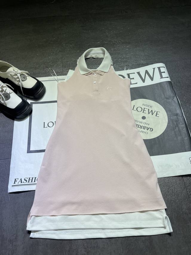 pp [春夏新品]Alexanderwa**亚历山大王女士叠搭Polo领挂脖连衣裙出货，女神必备款，大王家的爆款收割机，现货Sml