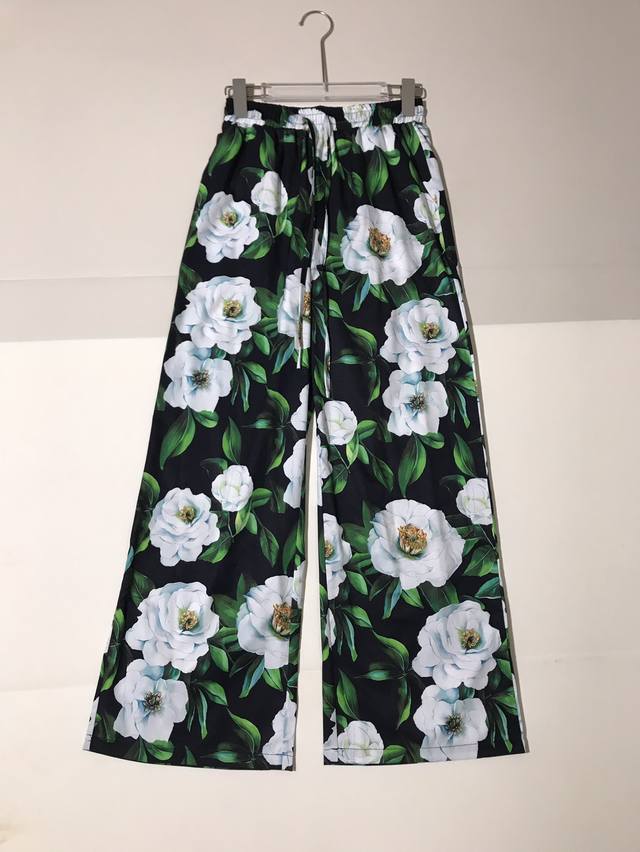 Dolce & Gabb*Ana 杜嘉*班纳 西西里女人味 热情缤纷多彩花朵撩人又魅 贵妇度假风花朵绿色底印花松紧腰休闲长裤。Smlxl