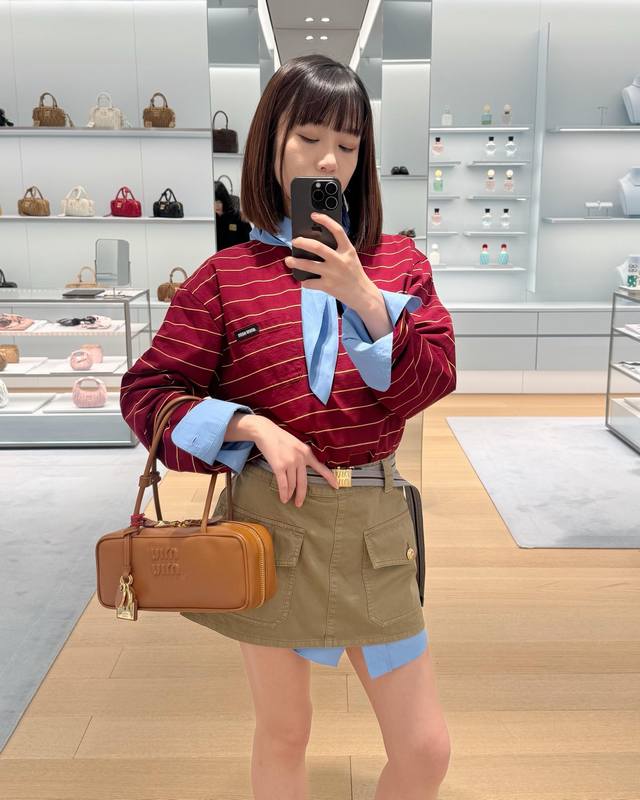 Miumi* 25Ss春夏新款 知性分子翻领工装超短半裙丨独家Yb开发！高版出品！配送金属扣腰带，山系工装口袋设计，甜酷兼备减龄穿搭。金属扣装饰帅气又时髦。低腰