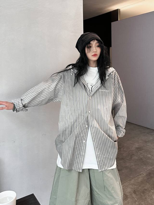 Acne｜新款衬衫，纯棉面料，手感柔软上身舒适，定织条纹面料，纹路细腻细节处理超棒，胸前搭配经典刺绣Logo，尺码Sml