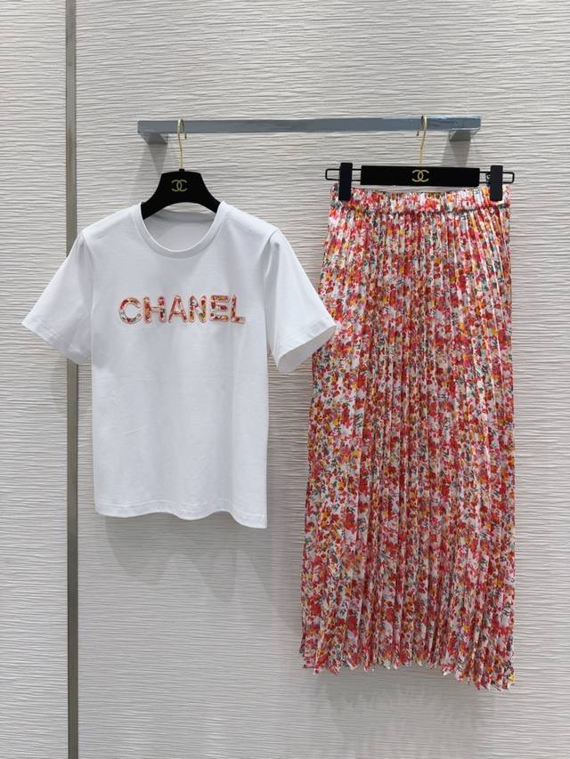 Chane* 2025Ss新款花瓣百褶套装 高级中古风浪漫压褶裙摆复古风美到没朋友！ 可甜可盐上身时髦又高级！百搭神器 可仙可飒 压褶设计完美做工品质看细节 现
