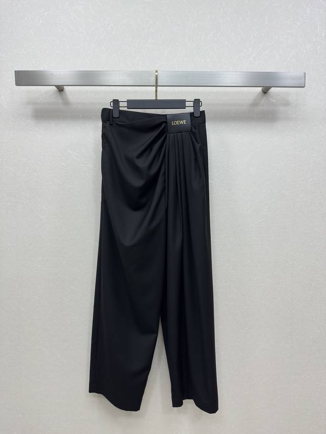 25Ss Loew *早春新款 褶皱Logo皮革装饰休闲裤 侧拉链高腰Logo皮革点缀 上身巨显瘦 时尚百搭 两色三码 Sml。