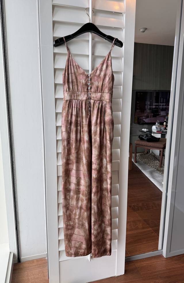 夏季新品 主推一款极简风设计 进口印花连体裤 极简又舒服．显瘦收腰 手感垂性非常好 旅游必备单品．可当穿．可搭配T Smlxl单色