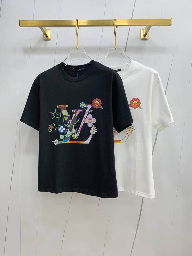 Ss驴家纯棉最新面料 最高版本 胸前Lv直喷工艺！经典标识图案Logo时尚简约潮流短袖，最顶级的品质专柜原单短袖，顶级制作工艺进口面料，专柜款独特设计，采用进口