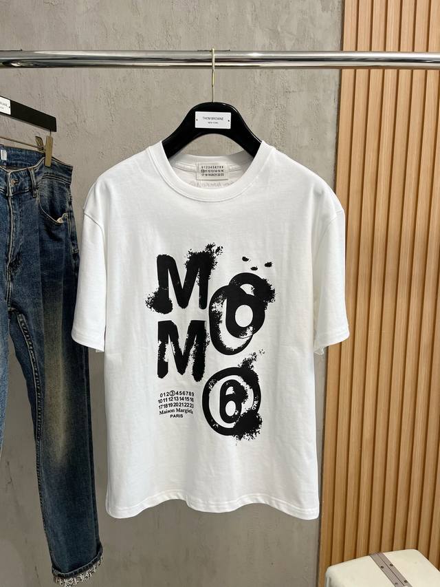 Ss马吉拉家纯棉最新面料 最高版本 胸前字母Mm6涂鸦工艺经典标识图案Logo时尚简约潮流短袖，最顶级的品质专柜原单短袖，顶级制作工艺进口面料，专柜款独特设计，