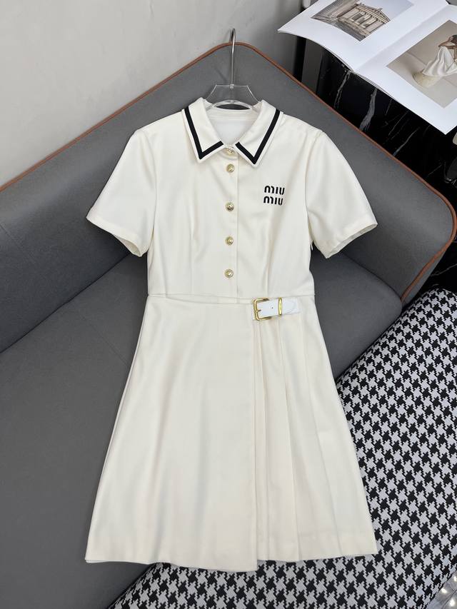 miumi* 25Ss春季新款翻领连衣裙字母绣花皮扣头装饰 时尚气质款 两色三码Sml