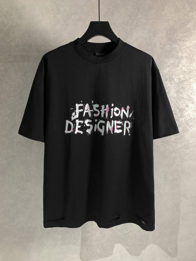 高品质 Balenciga 巴黎世家 英文图案短袖T恤 采用多层印花工艺 凹凸字母 细节无法挑剔，极具档次感与奢华辨识度！三标齐全 版型属于休闲宽松小落肩的版型