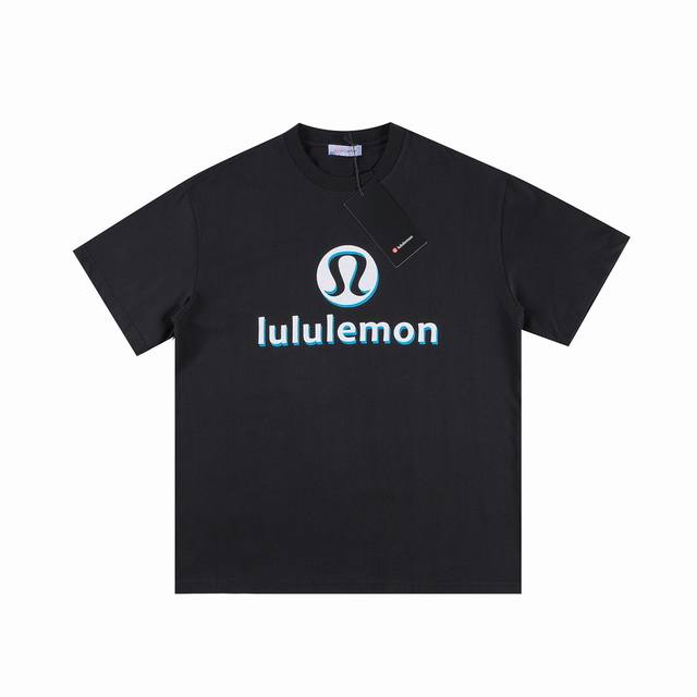 Lululemon 露露乐蒙 25Ss 经典Logo植绒印花重磅短袖T恤 原版一比一开发 采用300克原版重磅全棉双纱紧密新疆棉 克重380克 搭配2*2索罗娜