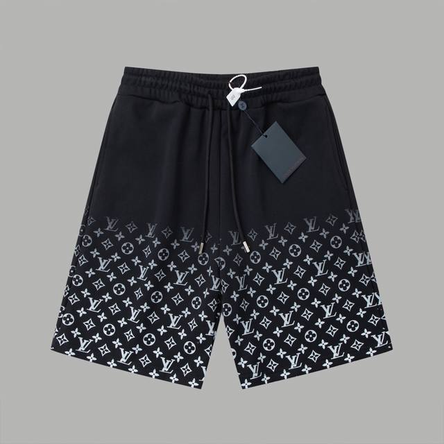 高品质 Lv 路易 25春夏新款 渐变数码Logo短裤 原版定织定染全棉面料，专门定制装饰皮扣，对版开发，纹理立体清晰，横机衫脚工艺，定制字母标识纽扣，细节到位