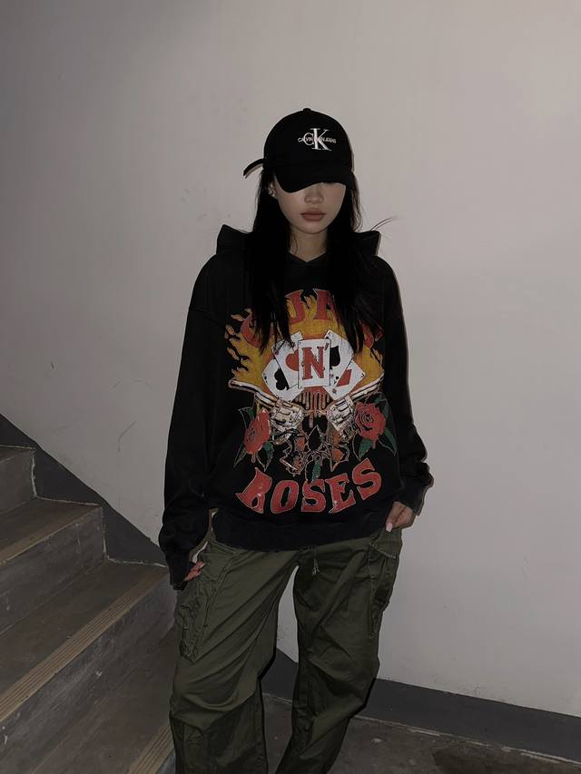 款号：8000 枪花玫瑰Guns N' Roses1991Use Your Illusion Ii巡回演出秋冬卫衣Vintage卫衣面料采用360克面料并经过了