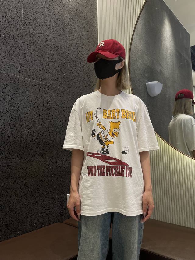 vv18 The Simposons辛普森一家联名短袖超火潮流情侣款Oversize男女T恤面料采用230克新疆磨毛纯棉 并经过了做旧水洗工艺，因此手感更加柔顺