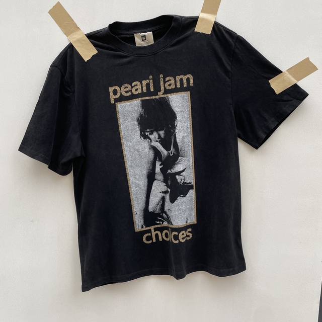 vv09 S珍珠果酱乐队Pearl Jam金属摇滚乐队美式重磅Vintage短袖T恤高街面料采用230克新疆磨毛纯棉 并经过了做旧水洗工艺，因此手感更加柔顺有质