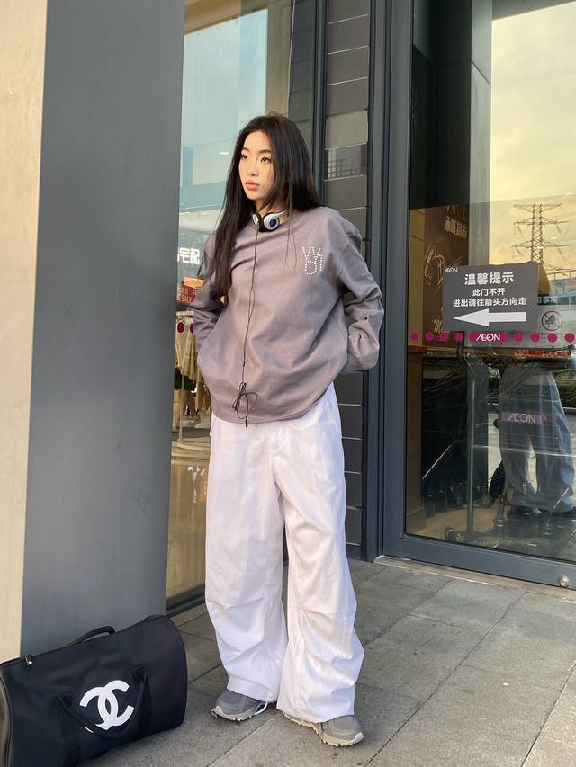Ww23款#We11Done 最新弹幕圆领长袖 颜色：黑色 灰色 尺码：S M L 原版购入开发，面料为定织定染的300G精梳双纱纯棉，350G高克重双纱螺纹，