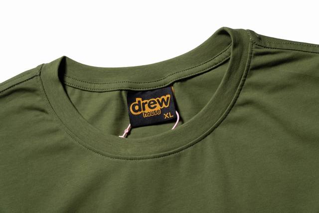 款号：De02 九色 Drew House 比伯经典款短袖 跑量利器 ！ 尺码： Xs S M L Xl 关于面料： 32支紧密双纱230G 做货前，面料先经过
