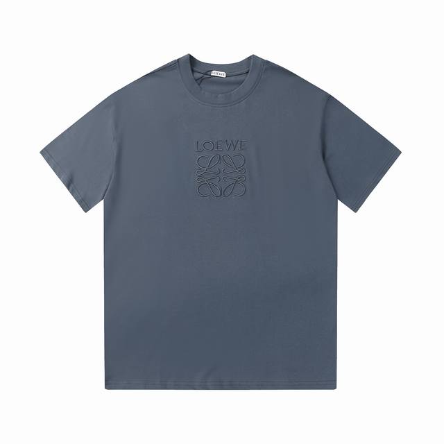 早春 Loewe Anagram 32支紧密棉双纱平纹宽松版型T恤。*宽松版型*圆领*罗纹衣领*短 袖*胸前饰有 Loewe Anagram 刺绣，官网同步，男