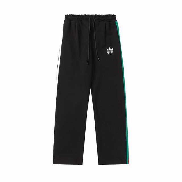 adidas和Gucci联名系列推出第二篇章，依然以织带和Gg字母交织图案巧妙搭配白色三条纹和三叶草标识。该系列灵感源自创作总监 年代和 年代的美力回忆，融汇两