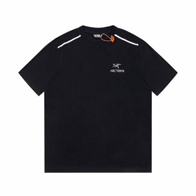高品质8808# 始祖鸟 新款短袖 打造时装艺术感，立体剪裁修身版型，上身效果很帅气，微彰显品位，整体细节可以对比、效果非常有型 男女同款 码数Xs-L