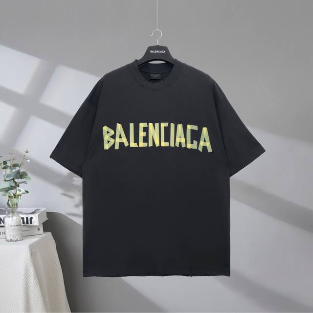b152# 市场顶级品质 Balenciaga 巴黎世家2025Ss 美纹纸字母胶带磨破做旧短袖T恤 印花采用进口椭圆机印花工艺 市场顶级的质量 官网品质 罗纹