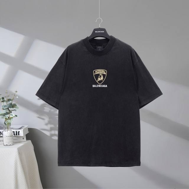 b119# 市场顶级品质 Balenciaga 巴黎世家2025Ss 联名兰博基尼印花做旧短袖T恤 印花采用进口椭圆机胶浆工艺 市场顶级的质量 官网品质 罗纹定