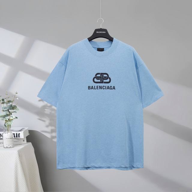 b106# 市场顶级品质 Balenciaga 巴黎世家2025Ss 经典锁扣字母印花做旧短袖T恤 印花采用进口椭圆机胶浆工艺 市场顶级的质量 官网品质 罗纹定