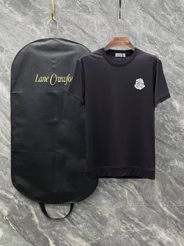 Moncler# 25春夏顶级专柜同步短袖T恤 3标齐全 采用客供进口100%-双丝光面料制成，专柜原版面料，品牌辨识度超级强，高街与精致风情十足，绝对能成为高
