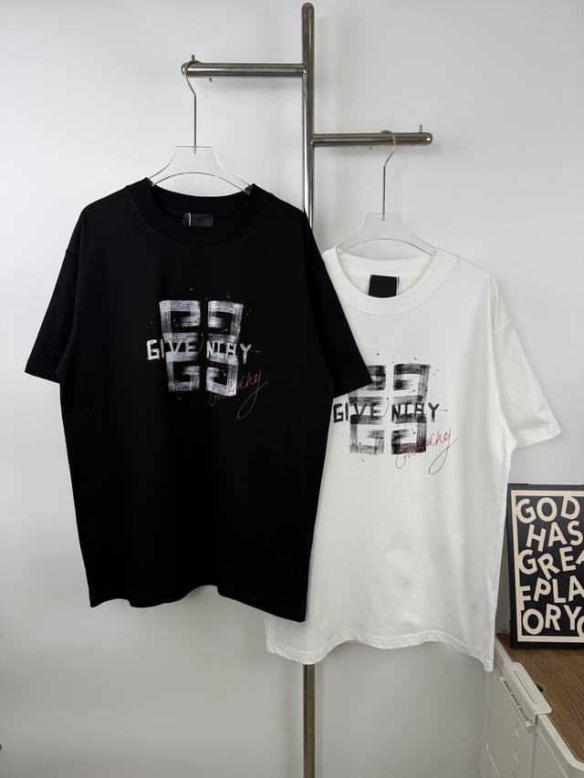 款号X15 Givenchy 纪梵希图案印花短袖 定制面料洗水后280克重双纱100%精梳全棉面料 印花工艺，螺纹定织定染无色差 出入专柜无压力，通肩拉条工艺
